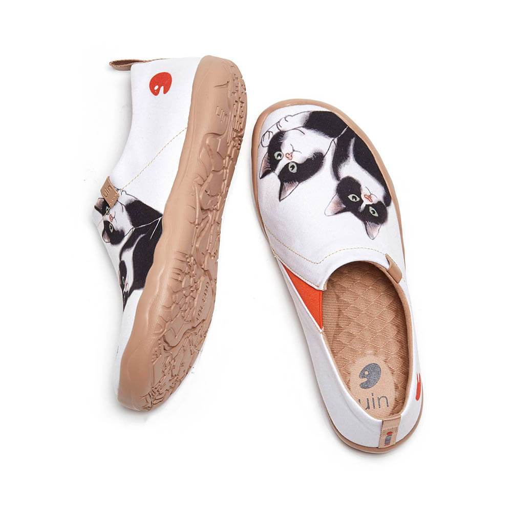 UIN Footwear Women Milky Kitty Women Canvas loafers