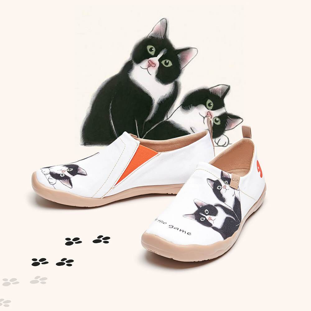 UIN Women Milky Kitty Women Canvas loafers