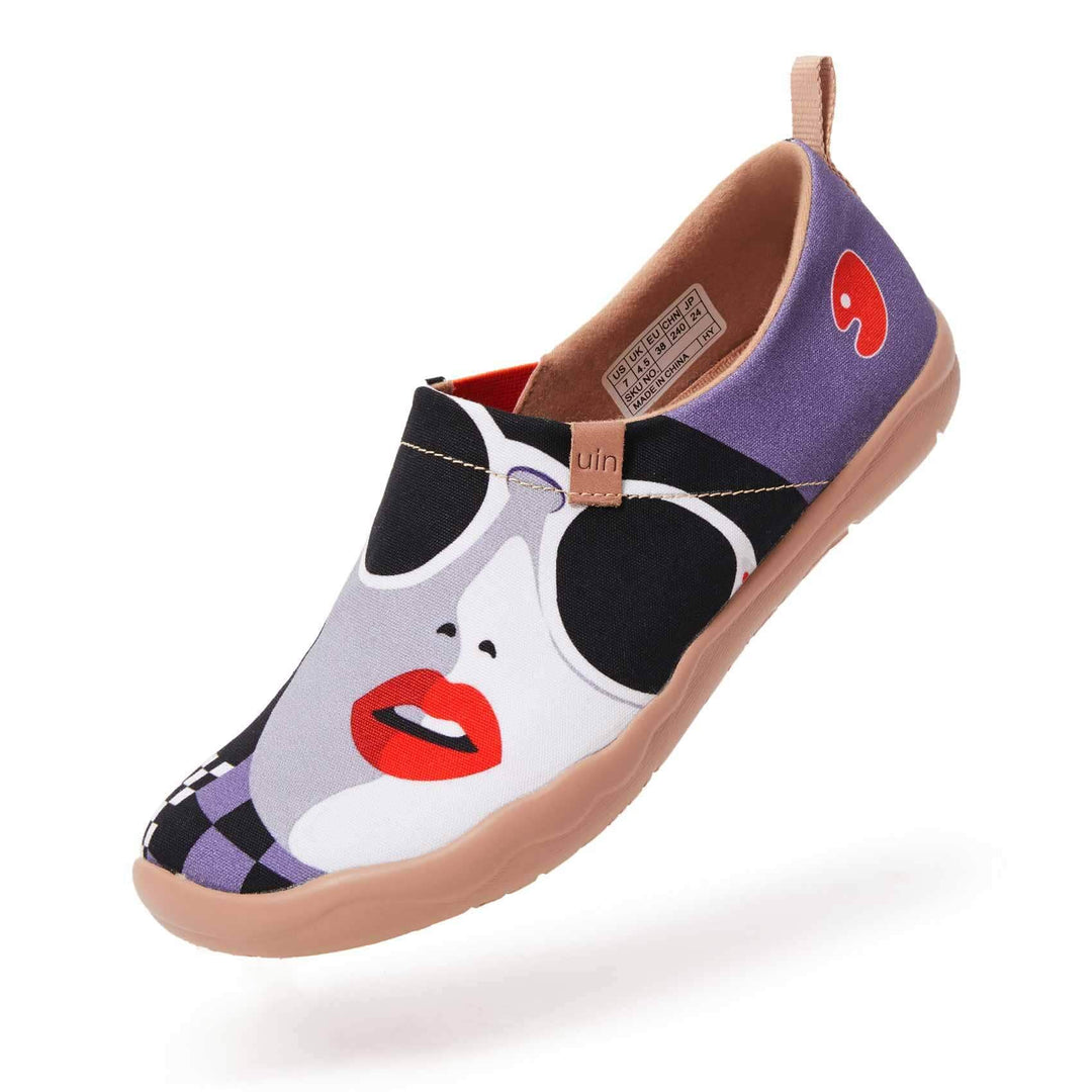 UIN Women Girl in Sunglasses Canvas loafers