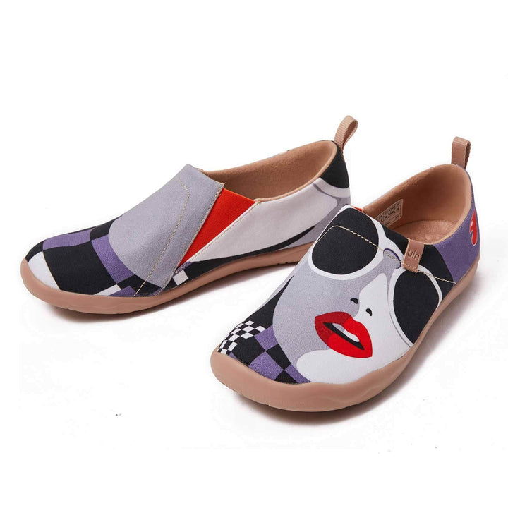 UIN Women Girl in Sunglasses Canvas loafers