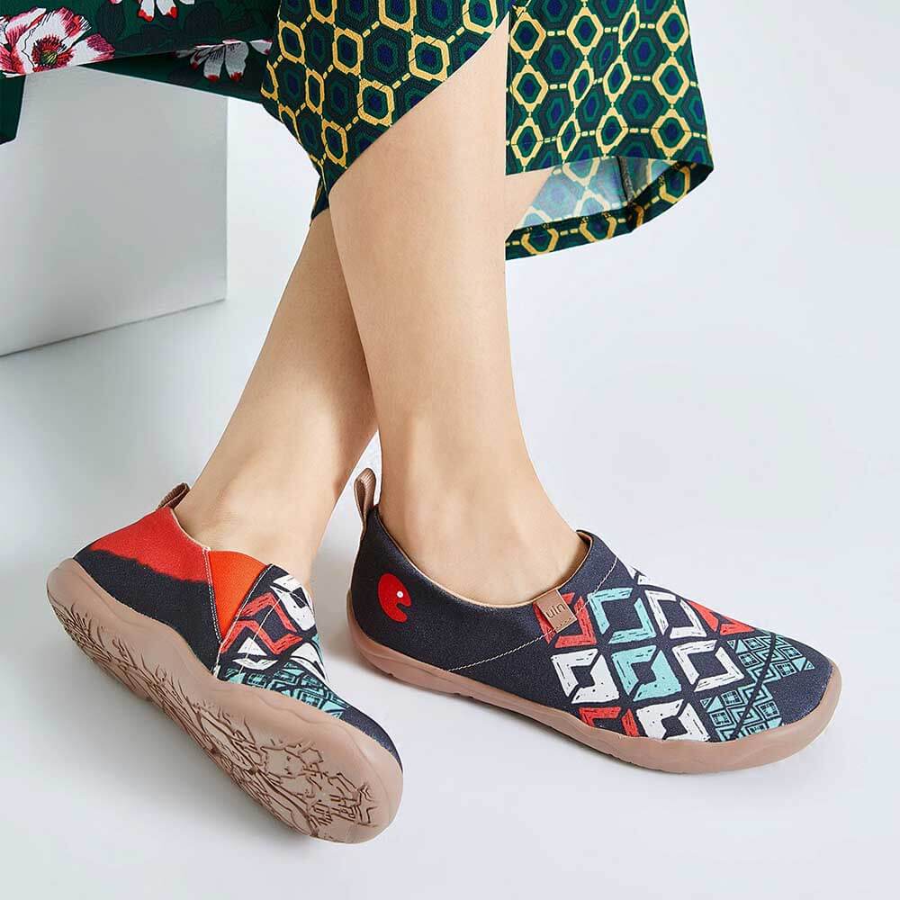 UIN Footwear Women Spirit Pattern Canvas loafers